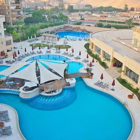 Le Meridien Pyramids Hotel & Spa-3